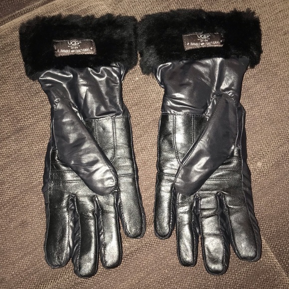 UGG Accessories - Ugg water resistant touchscreen gloves.